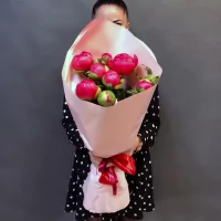Букет из 11 коралловых пионов